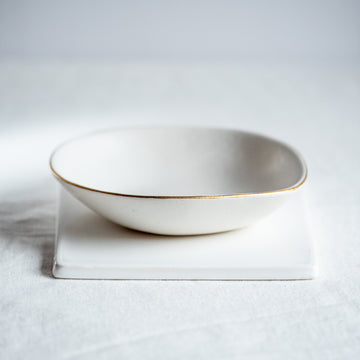 Pebble Pudding Bowl Milk/Gold Rim