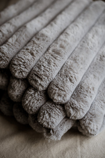 Alaska Fur Throw Grey