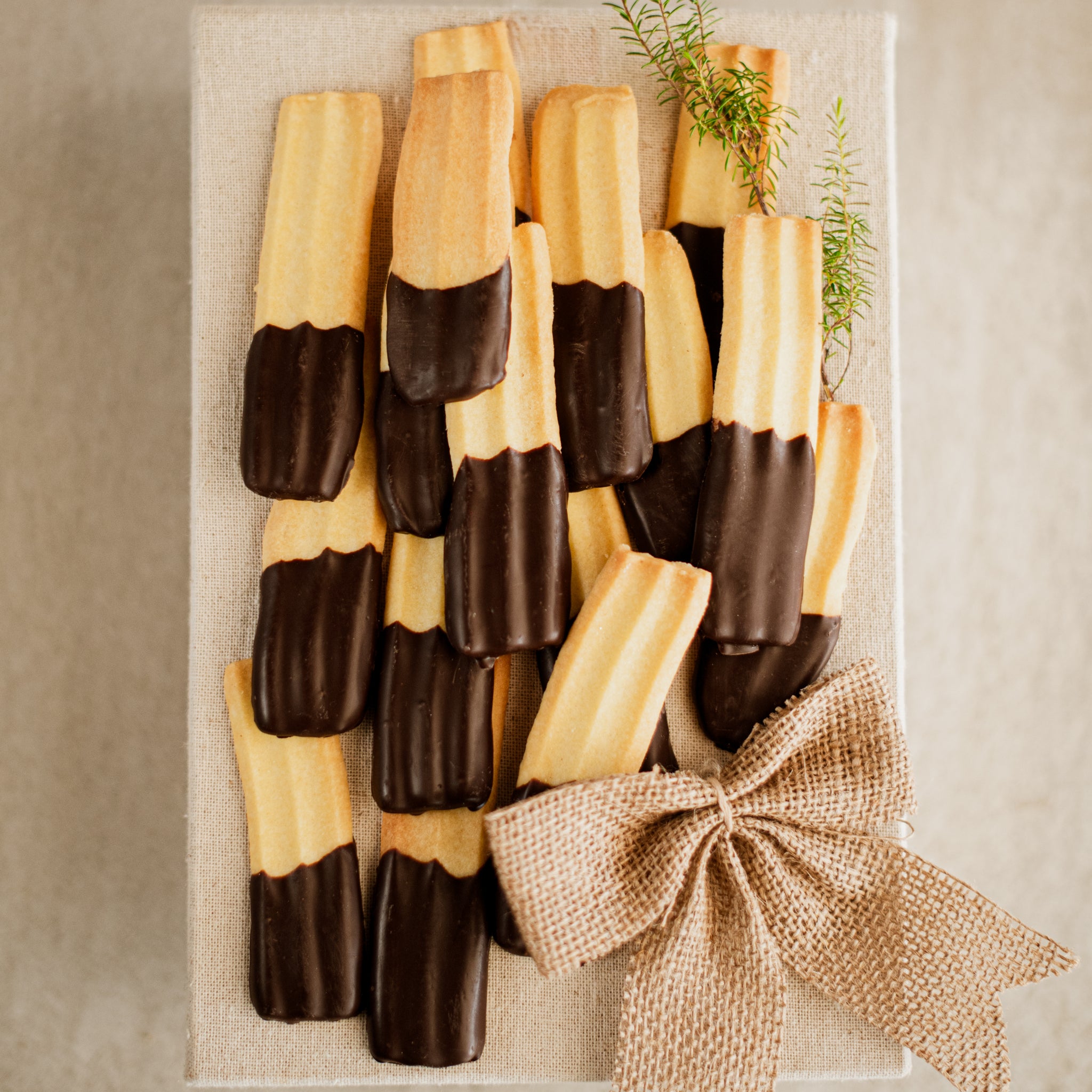 Chocolate Dipped Viennese Style Shortbread 200g