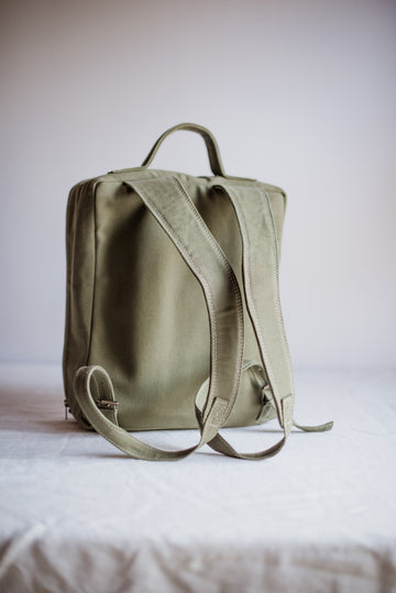 Green Canvas Picnic Backpack 35 x 30 x 10cm